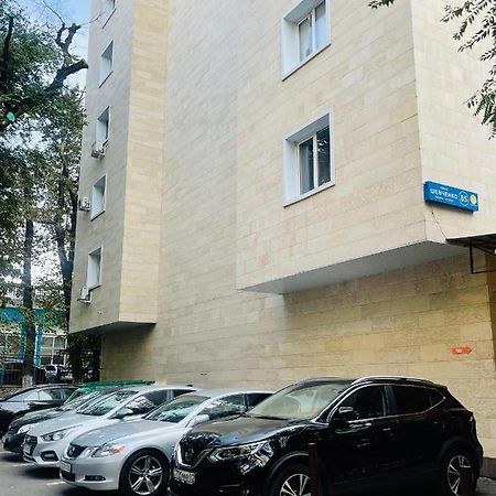 Уютная Квартира В Самом Сердце Алматы Almaty Esterno foto