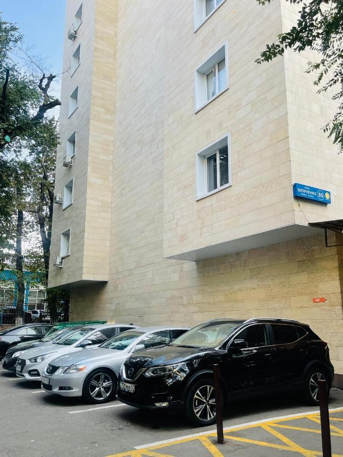 Уютная Квартира В Самом Сердце Алматы Almaty Esterno foto