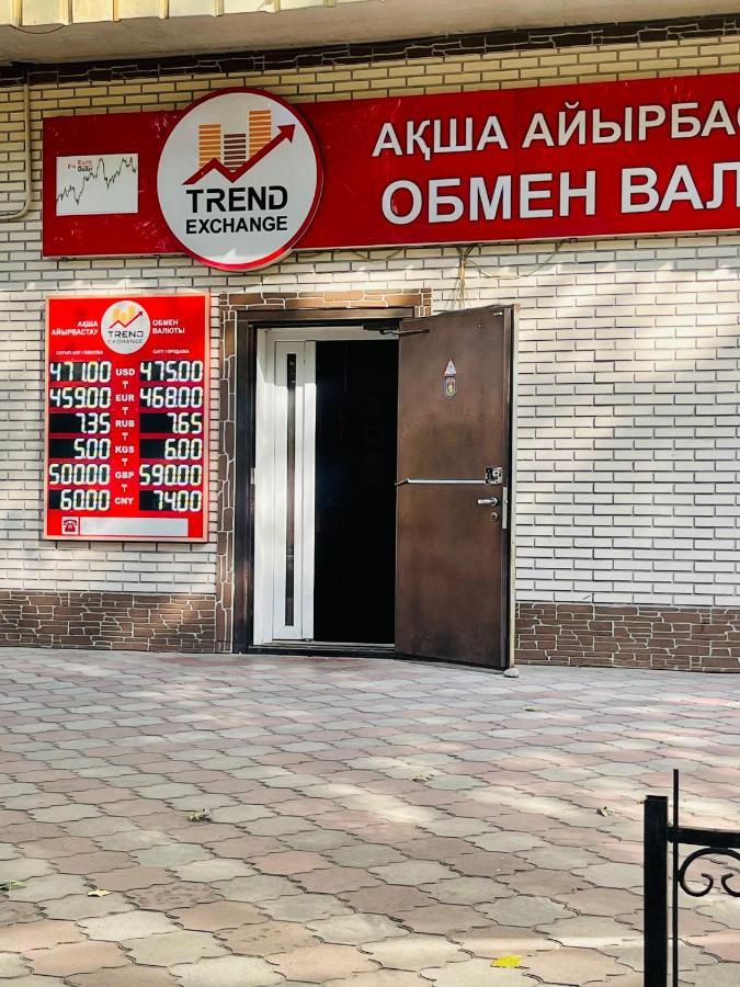 Уютная Квартира В Самом Сердце Алматы Almaty Esterno foto